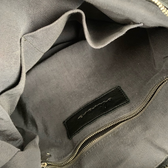 Oliveve Zipper Tote - Picture 5 of 7